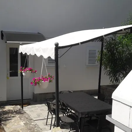 Apartman-maja-krk شقة كرك